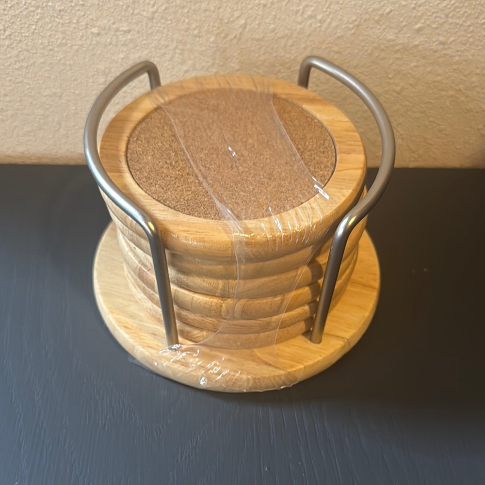 🆕 7 PC Wooden Coaster Set with 6 coasters plus Holder
